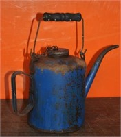 Early 2-QT oil can