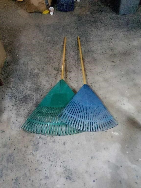 2 garden rakes. Wooden handled, plastic rakes,