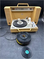 Vtg GE Wildcat Record Player & Records