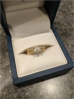Beautifiul 18k Gold Diamond Wedding Ring Set