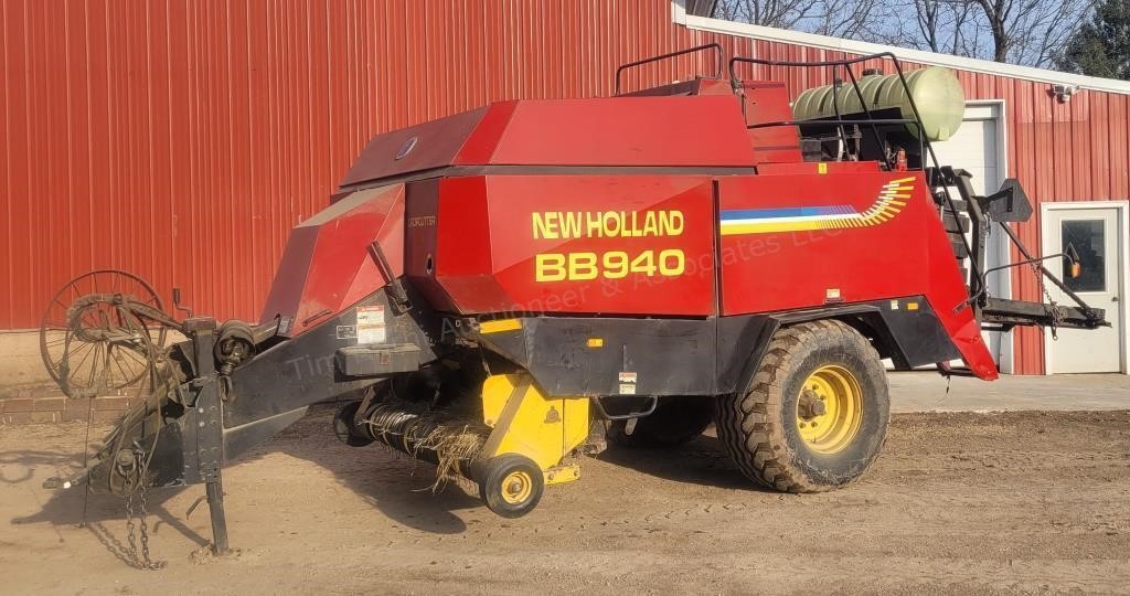 TractorHouse.com: 2003 NEW HOLLAND BB940P