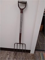Vintage D handle pitchfork