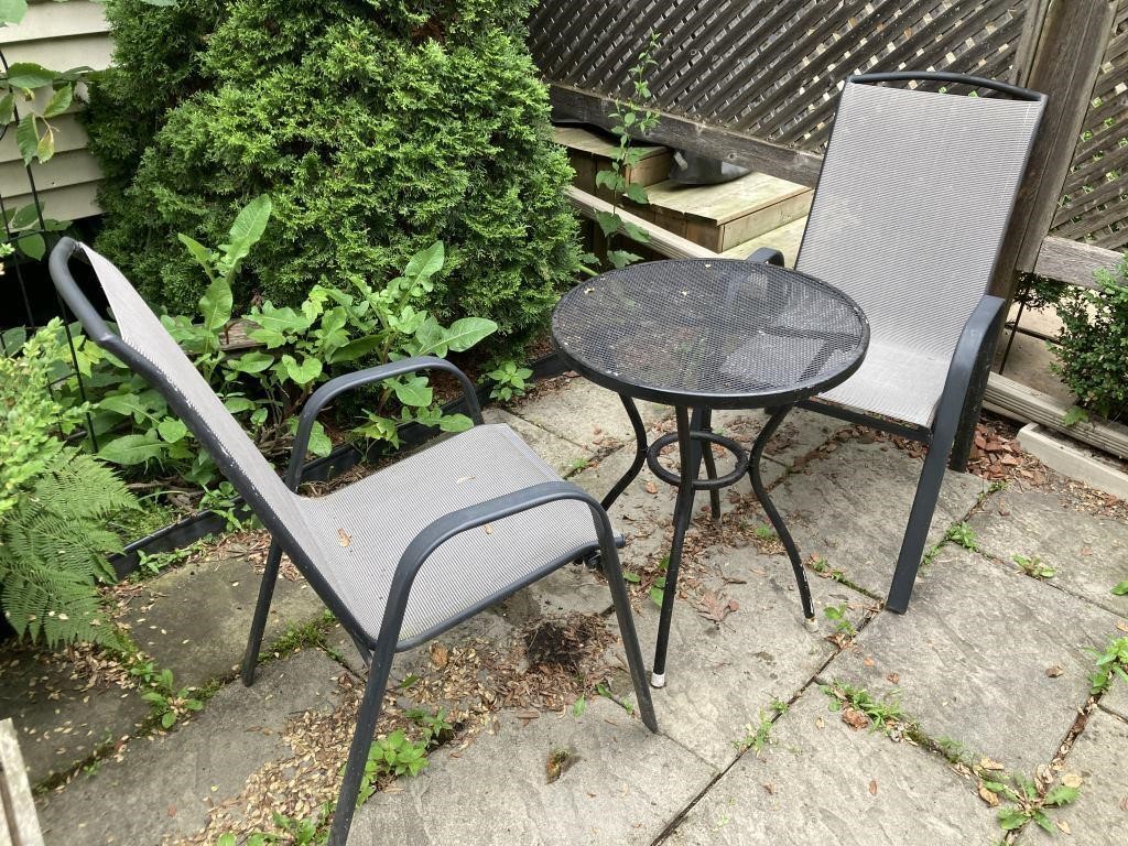 Wire Mesh Bistro Patio Table & 2 Chairs