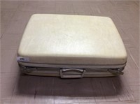 Large vintage Samsonite suitcase has key