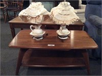 retro style coffee table and two lamps
