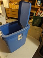 Trash Can With Lid