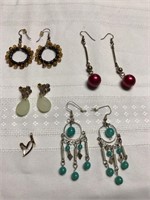 Lot of 4 earrings, pink blue brown