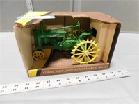 1937 John Deere Model G toy tractor in the box, 1: