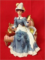 Avon 1992 Mrs. Albee Award Figurine