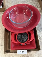 Red Bowl and Platter + Apple Slicer