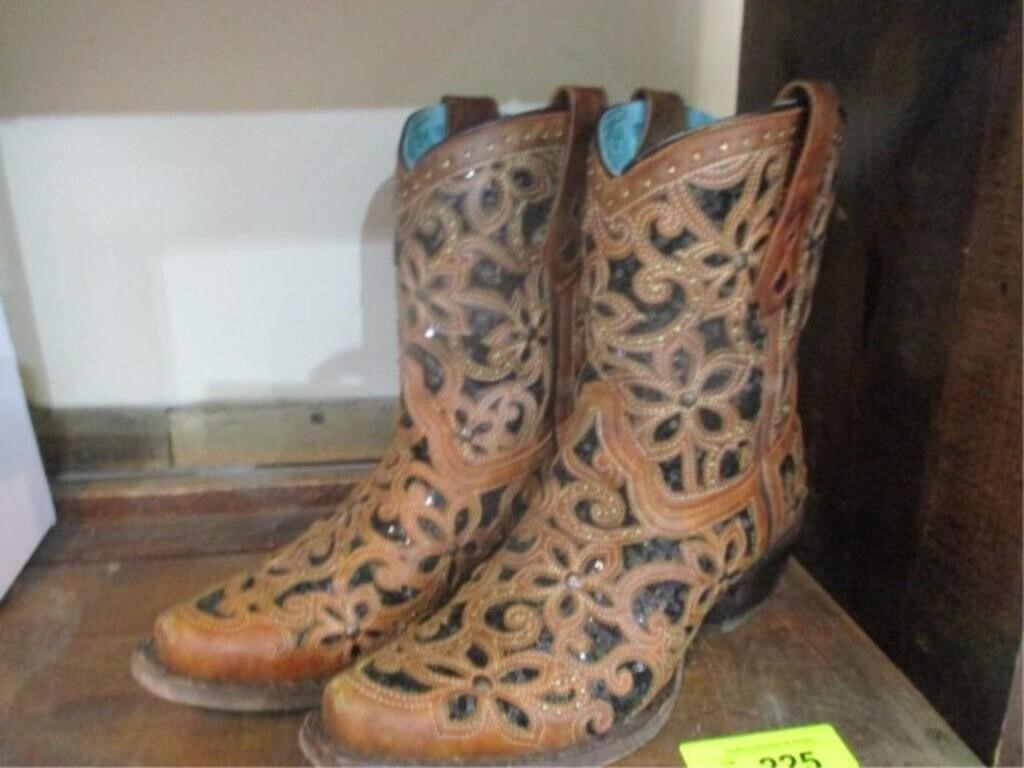 Sz 8M Corral womens boots