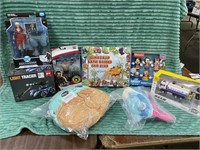 1 LOT ASSORTED TOYS INCLUDING AVENGERS HARLEY