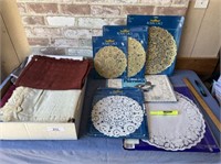 BOX LOT: TABLECLOTHS, PLACEMATS, NAPKINS