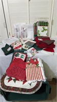 NAPKINS, TABLE CLOTHS, POT HOLDERS AND KITCHEN TOW