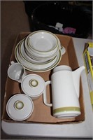 Large lot of VTG dishes