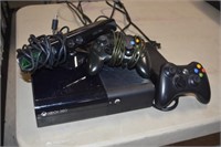 XBOX 360 E Model 1538, 2 Controllers, Kinect