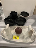 GROUP OF PLASTIC CHINA, HEAVY MARBLE CENTERPIECE