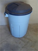 32 Gallon Blue RUBBERMAID Trash Bin
