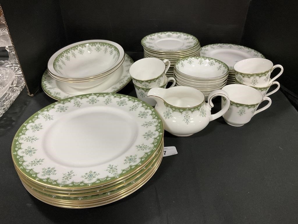 Royal Doulton Bone China Dinnerware, Tea Service.