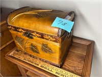 Leaf pattern wooden box