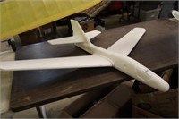 LARGE AIRPLANE MODEL