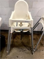 CHILDREN'S PLASTIC HIGH CHAIR *BID PER ITEM