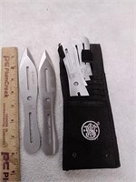 6 Smith & Wesson Bullseye throwing knives