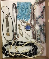 Assorted Vintage Jewelry #7