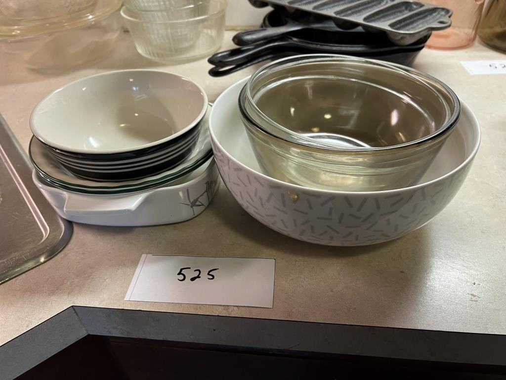 COOKWARE/ BAKEWARE DISHES LOT