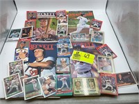 LARGE GROUP OF BASEBALL TRADING CARDS TO INCLUDE O
