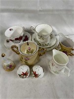 Boxed lot of porcelain odds and ends