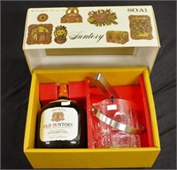 Gift box set of Old Suntory whiskey