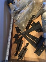 (6) sets new 9 inch hinges and two gate locks