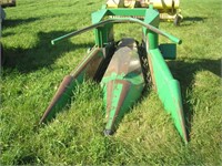 JOHN DEERE 2RN GREEN CORN HEAD (one owner)