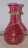 (K) 6.5" Cranberry Crackle Glass Vase