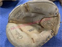Vintage Carlton Fisk catchers mitt Wilson A2516