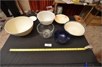 GROUP ASSORTED BOWLS
