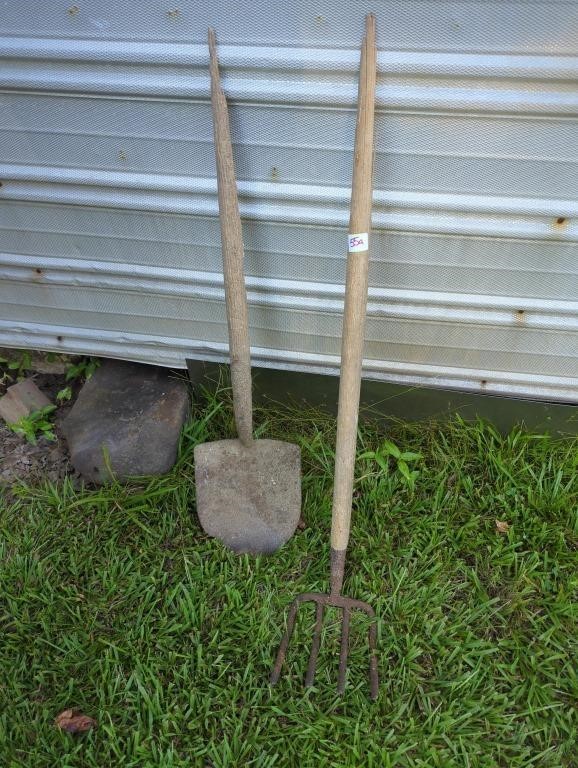 Shovel and pitchfork w broken handles