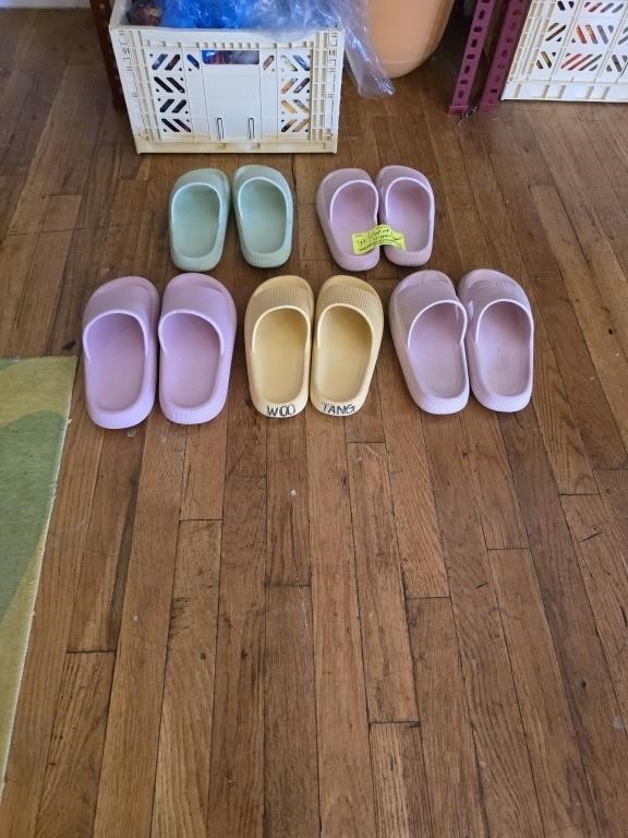 LOT OF RUBBER SLIPPERS