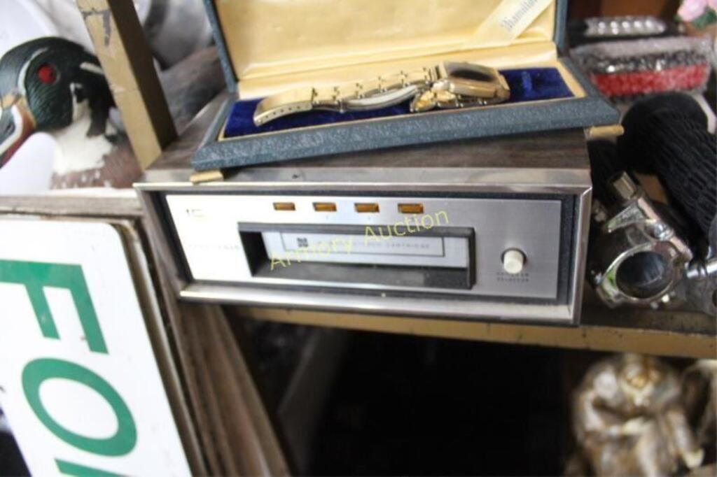 8-TRACK PLAYER