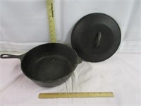 Cast Iron Deep Dish With Heat Ring & Lid
