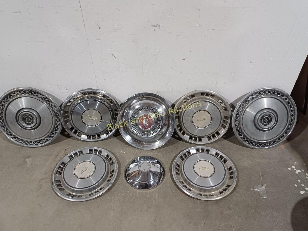 8 VTG Chevy & More Hubcaps