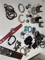 Large lot of unused jewelry rings brackets