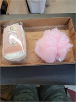Loofah and bath sponges/scrubbers