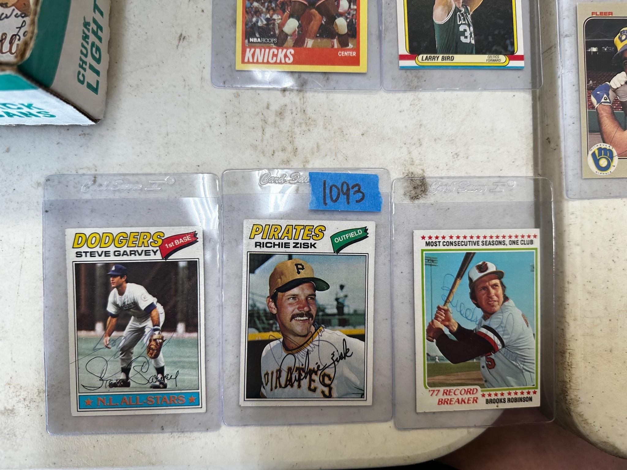 (3) ‘77 Topps: (2) are signed