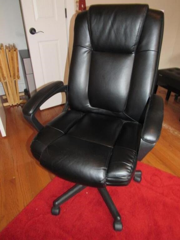 Black Faux Leather Executive Desk Chair, See Descr