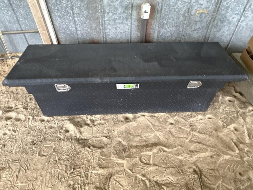 Truck tool box