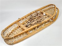 PAIR OF TRADITIONAL HURON SNOW SHOES
