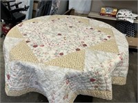 QUILT- APPROX. 86 X 88