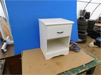 Night stand. M 15 1/2" W x 14" D x 21" H